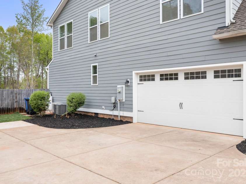 137 Brawley Woods Lane, Mooresville, NC 28115.  MLS# CAR4246741, YatesRealty ID 12988. 