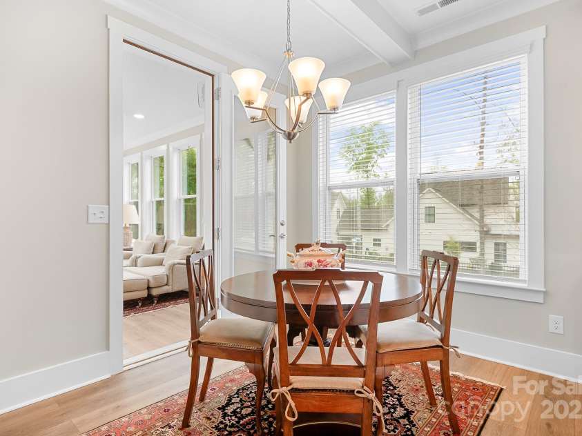 137 Brawley Woods Lane, Mooresville, NC 28115.  MLS# CAR4246741, YatesRealty ID 12988. Breakfast area