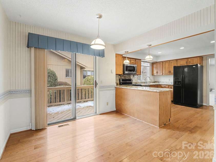 605 Red Oak Drive, Hendersonville, NC 28791.  MLS# CAR4343534, YatesRealty ID 12989. 