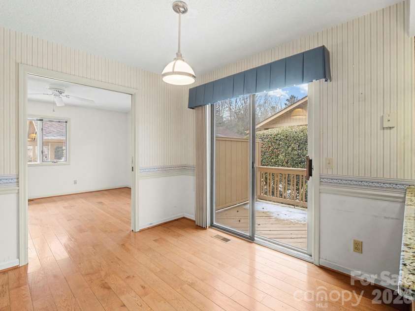 605 Red Oak Drive, Hendersonville, NC 28791.  MLS# CAR4343534, YatesRealty ID 12989. 