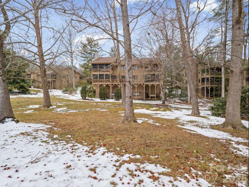 605 Red Oak Drive, Hendersonville, NC 28791.  MLS# CAR4343534, YatesRealty ID 12989. 