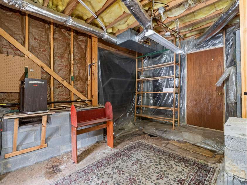 605 Red Oak Drive, Hendersonville, NC 28791.  MLS# CAR4343534, YatesRealty ID 12989. 