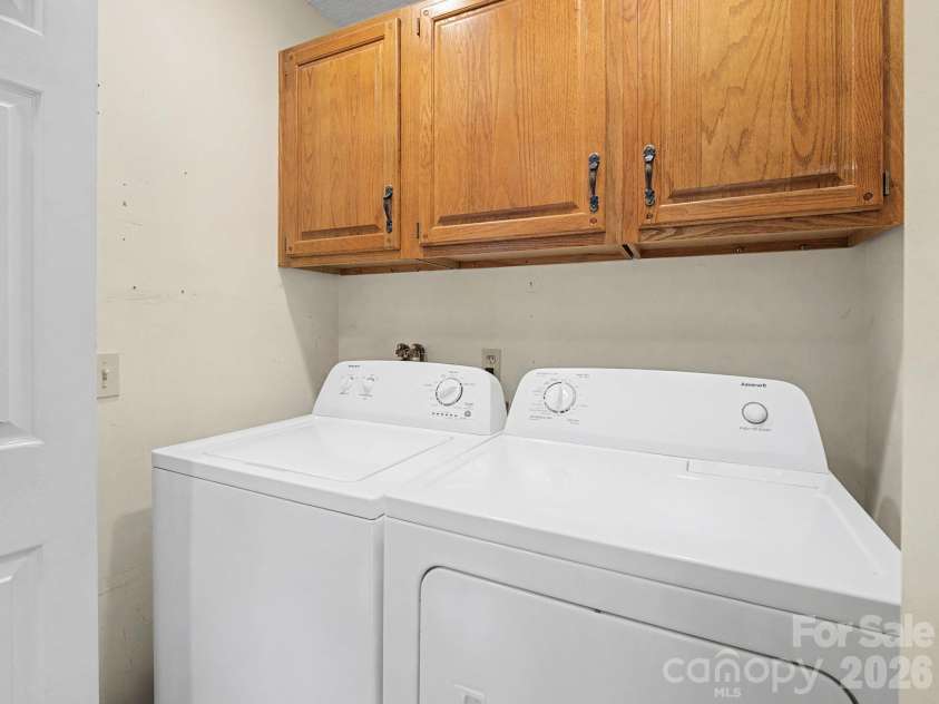 605 Red Oak Drive, Hendersonville, NC 28791.  MLS# CAR4343534, YatesRealty ID 12989. Laundry