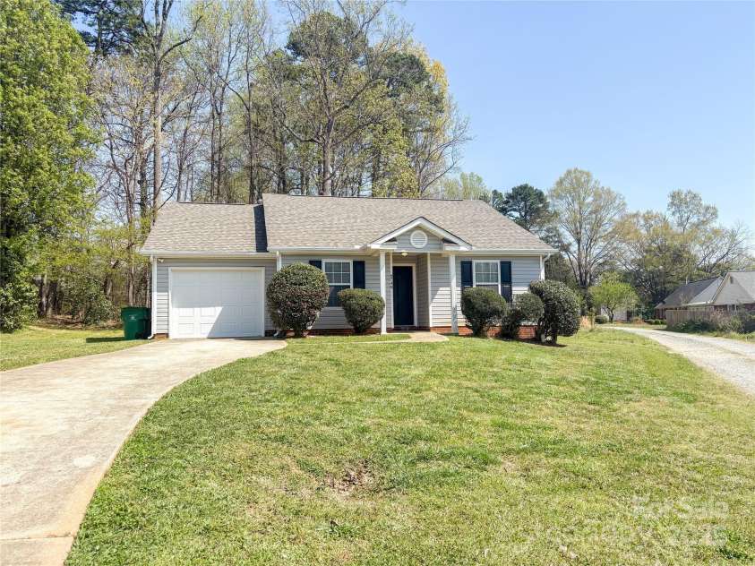 6748 Sullins Road, Charlotte, NC 28214.  MLS# CAR4230832, YatesRealty ID 12989. 