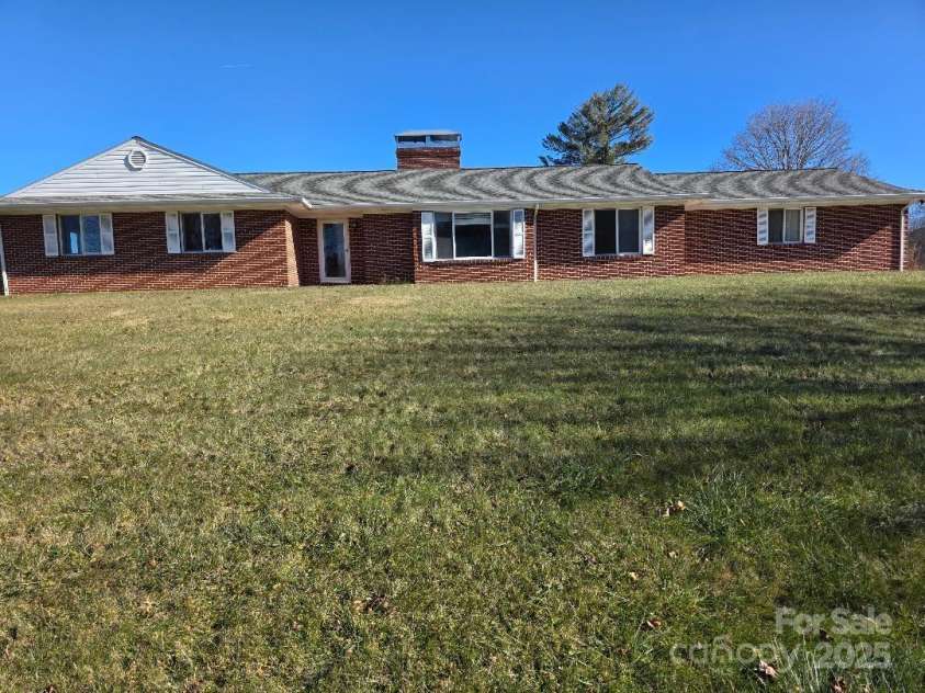 1375 US Highway 19E Highway, Burnsville, NC 28714.  MLS# CAR4329254, YatesRealty ID 1299. Front view of the house and lawn