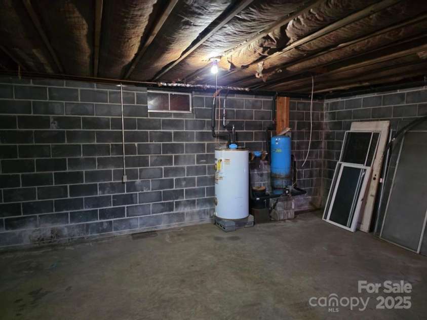 1375 US Highway 19E Highway, Burnsville, NC 28714.  MLS# CAR4329254, YatesRealty ID 1299. Hot water heater and pressure tank