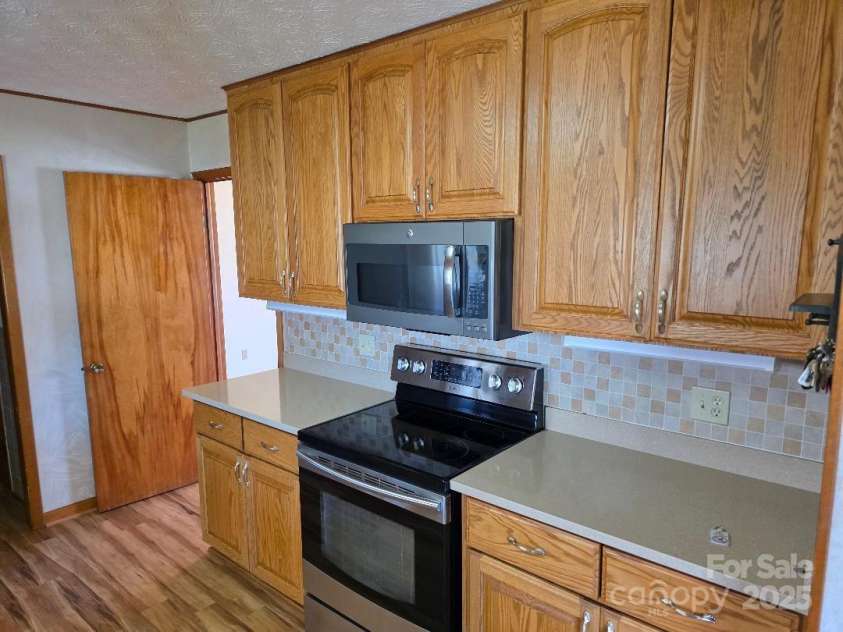 1375 US Highway 19E Highway, Burnsville, NC 28714.  MLS# CAR4329254, YatesRealty ID 1299. Kitchen with range and microwave
