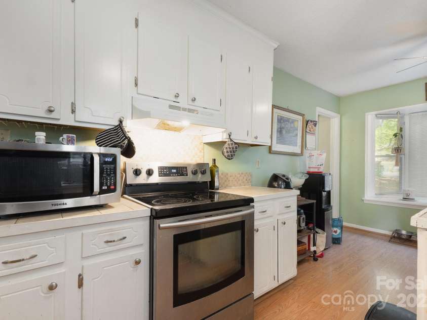 1407 Jodhpur Court, Charlotte, NC 28212.  MLS# CAR4255043, YatesRealty ID 12990. 