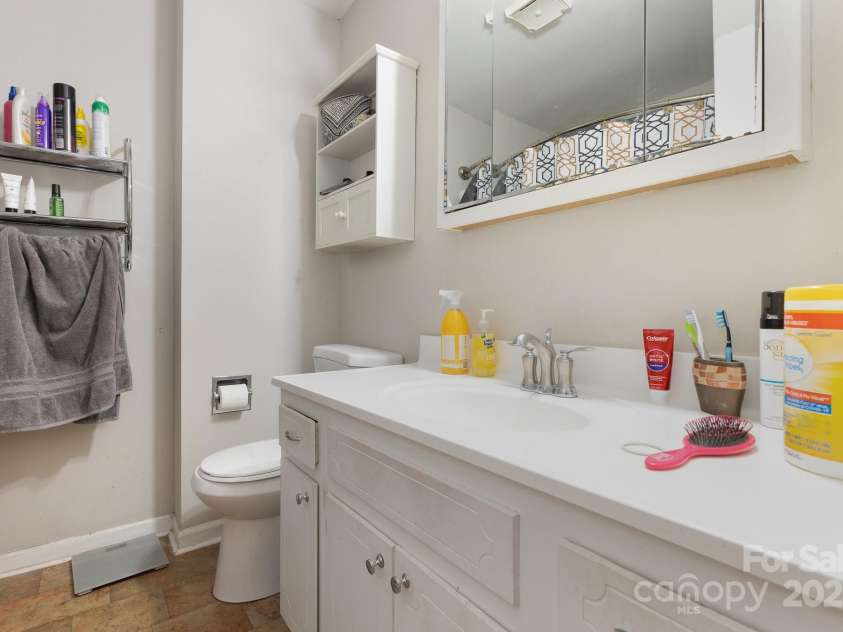 1407 Jodhpur Court, Charlotte, NC 28212.  MLS# CAR4255043, YatesRealty ID 12990. 