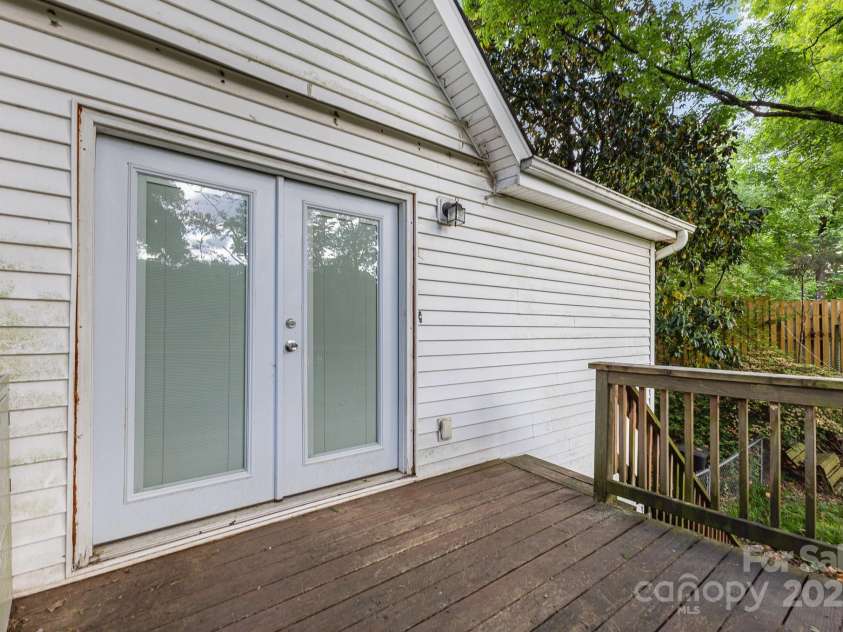 1407 Jodhpur Court, Charlotte, NC 28212.  MLS# CAR4255043, YatesRealty ID 12990. 