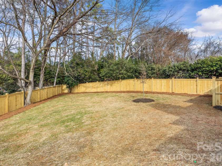 4715 Montclair Avenue, Charlotte, NC 28211.  MLS# CAR4345592, YatesRealty ID 12990. Back yard