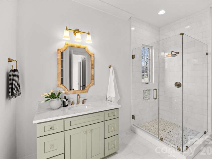 4715 Montclair Avenue, Charlotte, NC 28211.  MLS# CAR4345592, YatesRealty ID 12990. Bathroom 2
