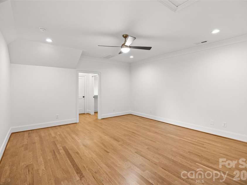 4715 Montclair Avenue, Charlotte, NC 28211.  MLS# CAR4345592, YatesRealty ID 12990. Bonus room