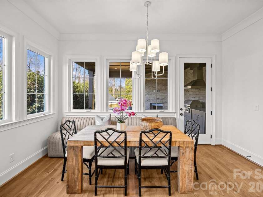 4715 Montclair Avenue, Charlotte, NC 28211.  MLS# CAR4345592, YatesRealty ID 12990. Breakfast nook/sunroom