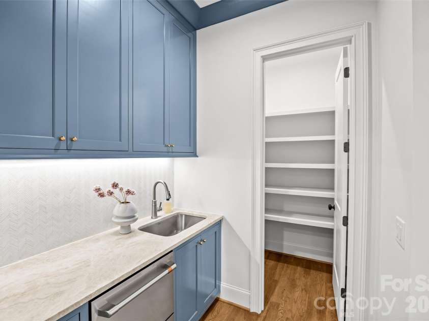 4715 Montclair Avenue, Charlotte, NC 28211.  MLS# CAR4345592, YatesRealty ID 12990. Coffee Bar area and walk in pantry