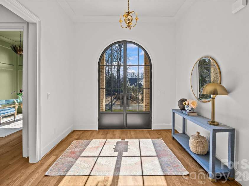 4715 Montclair Avenue, Charlotte, NC 28211.  MLS# CAR4345592, YatesRealty ID 12990. Entryway