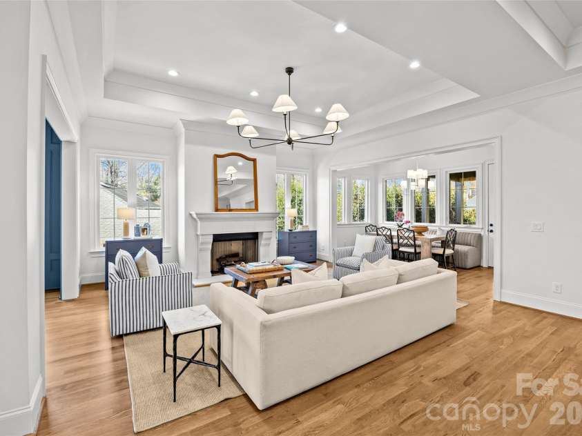 4715 Montclair Avenue, Charlotte, NC 28211.  MLS# CAR4345592, YatesRealty ID 12990. Family room