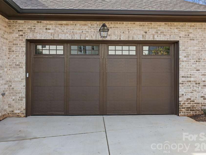 4715 Montclair Avenue, Charlotte, NC 28211.  MLS# CAR4345592, YatesRealty ID 12990. Garage