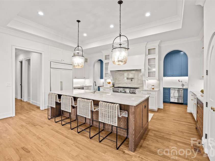 4715 Montclair Avenue, Charlotte, NC 28211.  MLS# CAR4345592, YatesRealty ID 12990. Kitchen