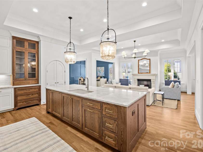 4715 Montclair Avenue, Charlotte, NC 28211.  MLS# CAR4345592, YatesRealty ID 12990. Kitchen
