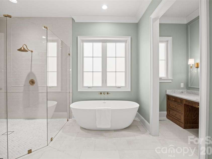 4715 Montclair Avenue, Charlotte, NC 28211.  MLS# CAR4345592, YatesRealty ID 12990. Primary bathroom