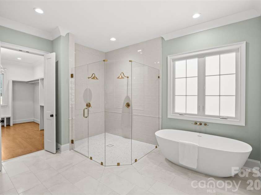 4715 Montclair Avenue, Charlotte, NC 28211.  MLS# CAR4345592, YatesRealty ID 12990. Primary bathroom