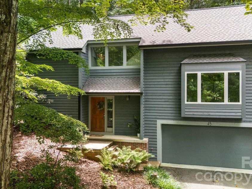 45 Windward Drive, Asheville, NC 28803.  MLS# CAR4341817, YatesRealty ID 12992. 
