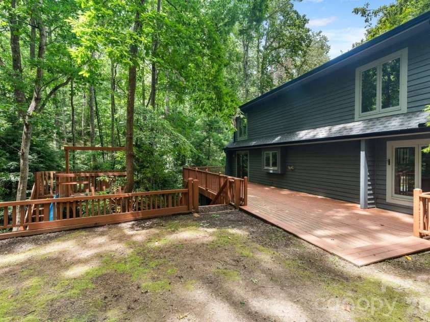 45 Windward Drive, Asheville, NC 28803.  MLS# CAR4341817, YatesRealty ID 12992. Back yard and deck