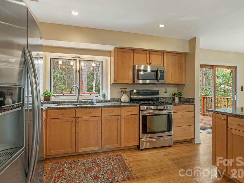 45 Windward Drive, Asheville, NC 28803.  MLS# CAR4341817, YatesRealty ID 12992. Beautiful & Functional Kitchen