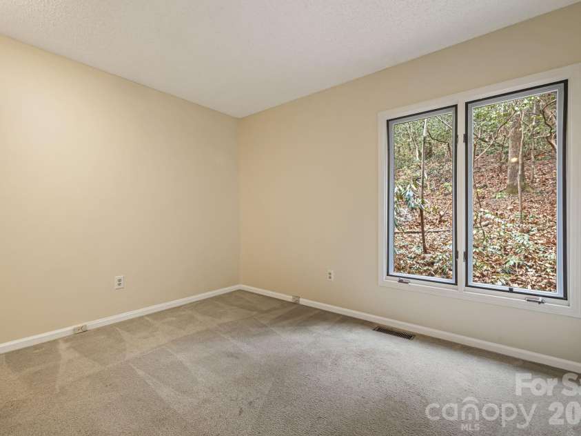 45 Windward Drive, Asheville, NC 28803.  MLS# CAR4341817, YatesRealty ID 12992. Bedroom #3