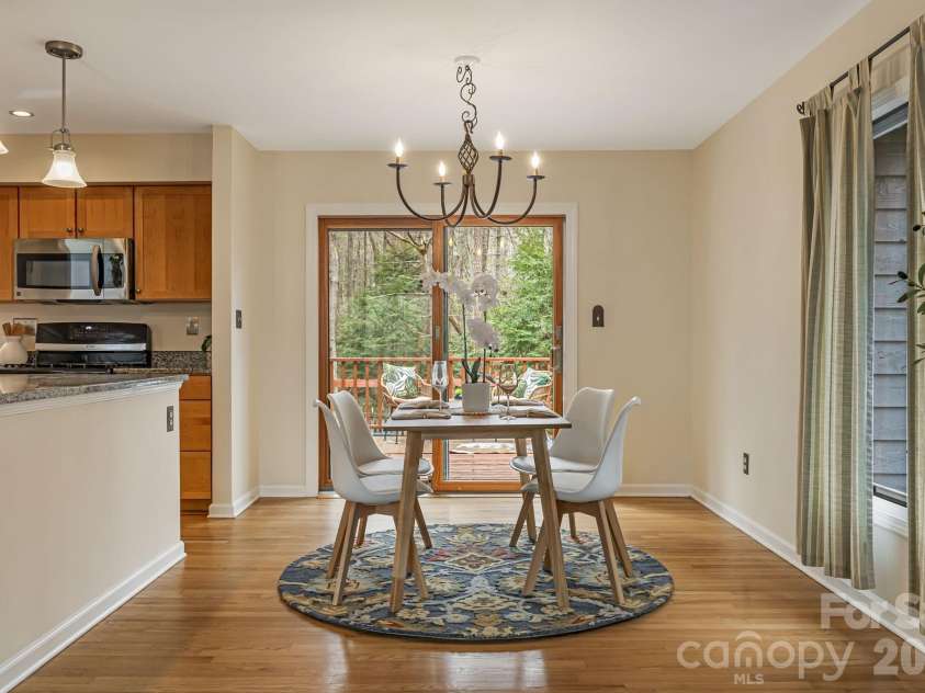 45 Windward Drive, Asheville, NC 28803.  MLS# CAR4341817, YatesRealty ID 12992. Dining area