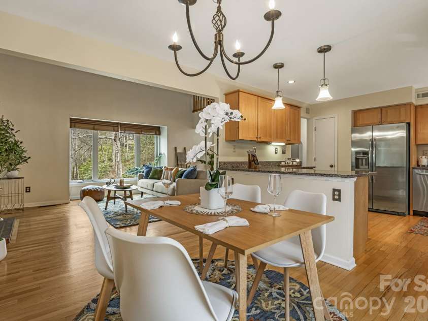 45 Windward Drive, Asheville, NC 28803.  MLS# CAR4341817, YatesRealty ID 12992. Dining area