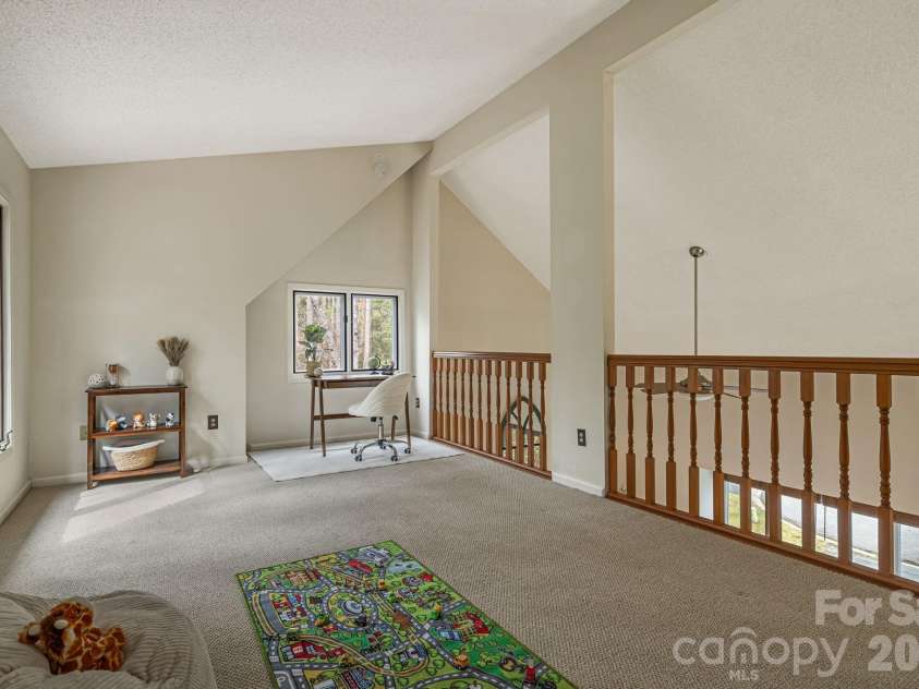 45 Windward Drive, Asheville, NC 28803.  MLS# CAR4341817, YatesRealty ID 12992. Loft