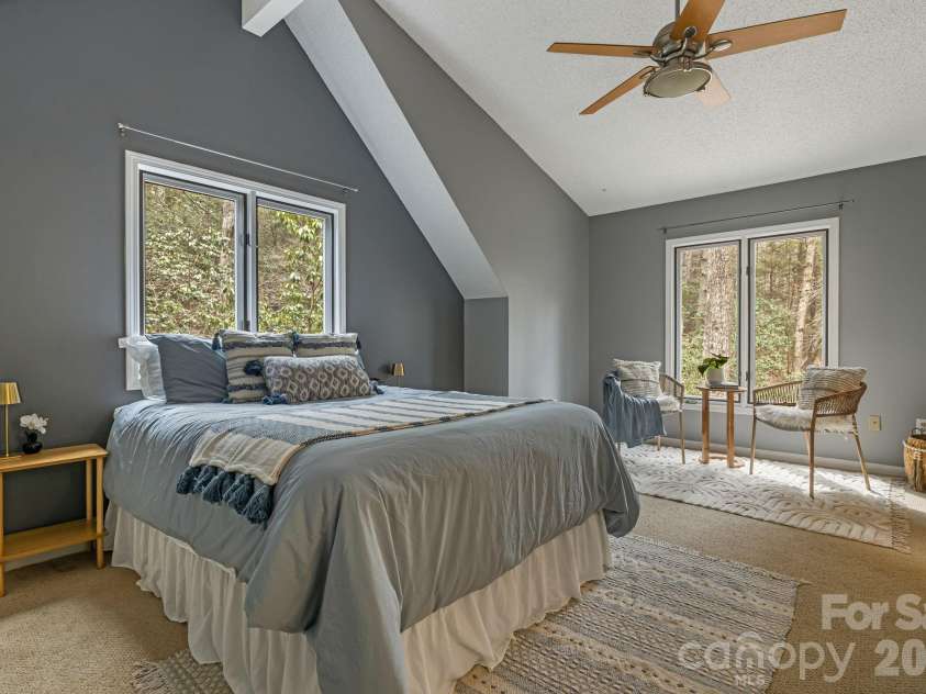 45 Windward Drive, Asheville, NC 28803.  MLS# CAR4341817, YatesRealty ID 12992. Primary Suite