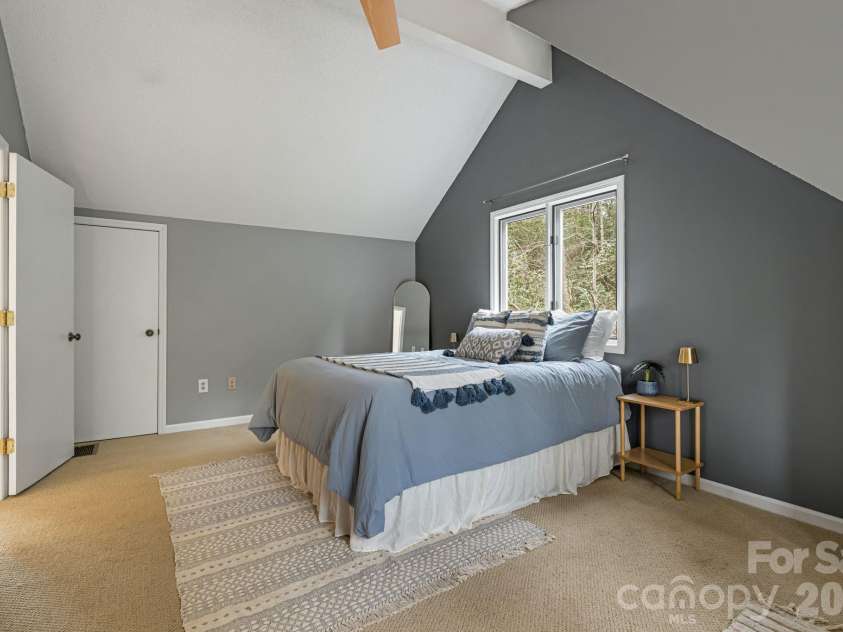 45 Windward Drive, Asheville, NC 28803.  MLS# CAR4341817, YatesRealty ID 12992. Primary Suite