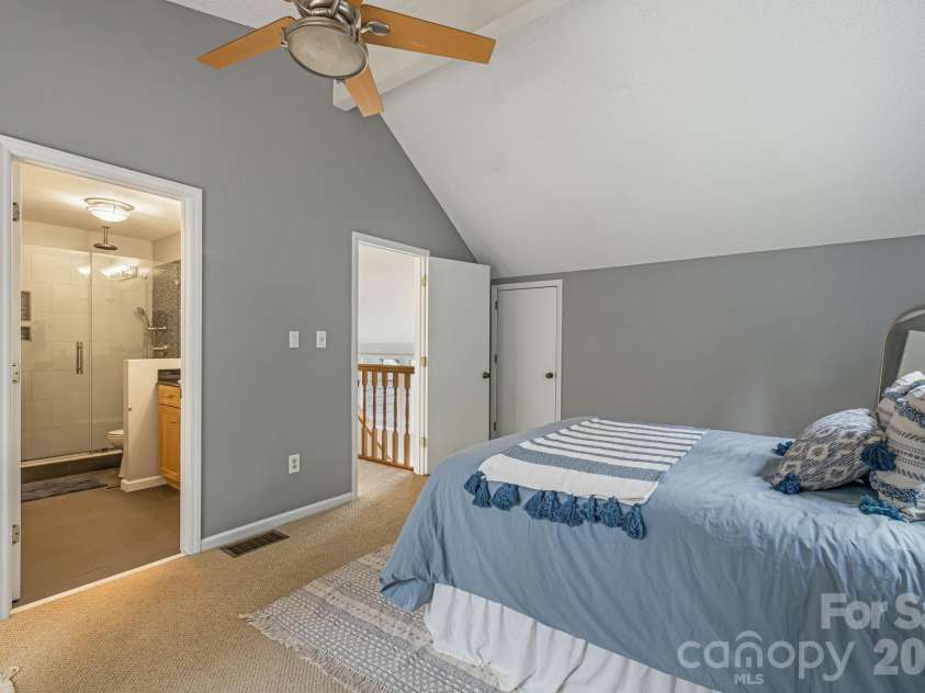 45 Windward Drive, Asheville, NC 28803.  MLS# CAR4341817, YatesRealty ID 12992. Primary Suite
