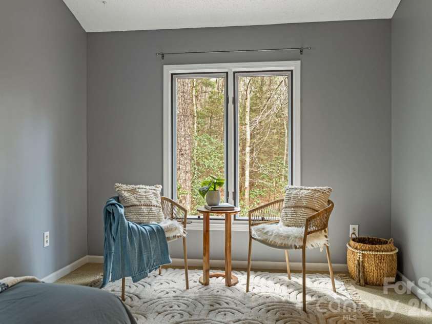 45 Windward Drive, Asheville, NC 28803.  MLS# CAR4341817, YatesRealty ID 12992. Primary Suite
