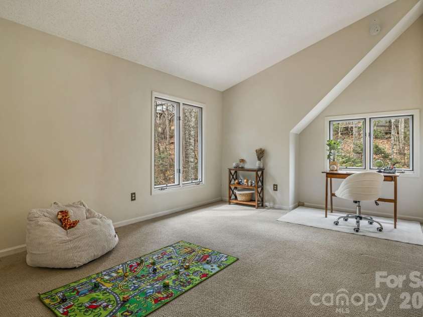 45 Windward Drive, Asheville, NC 28803.  MLS# CAR4341817, YatesRealty ID 12992. Upper level Loft