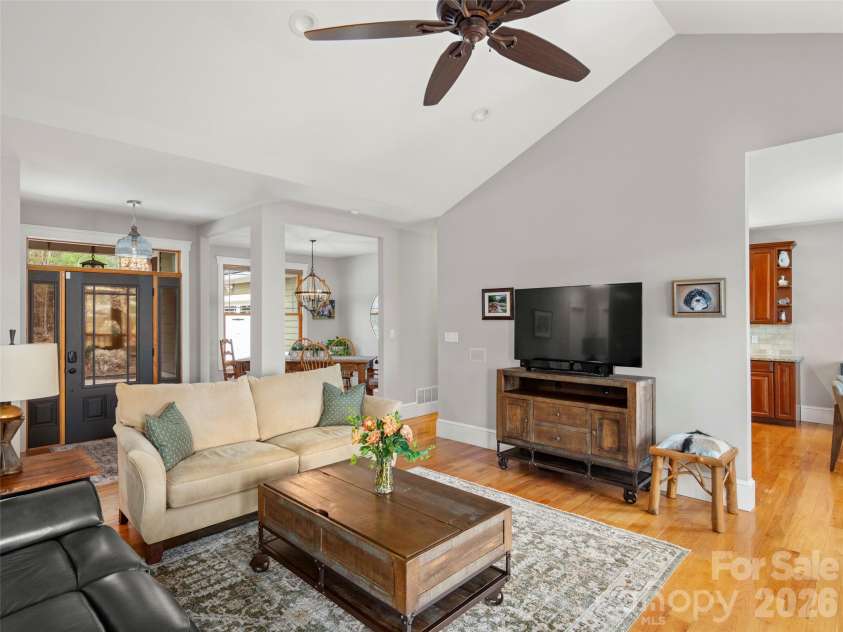 9 Stegall Lane, Asheville, NC 28805.  MLS# CAR4350787, YatesRealty ID 12994. 