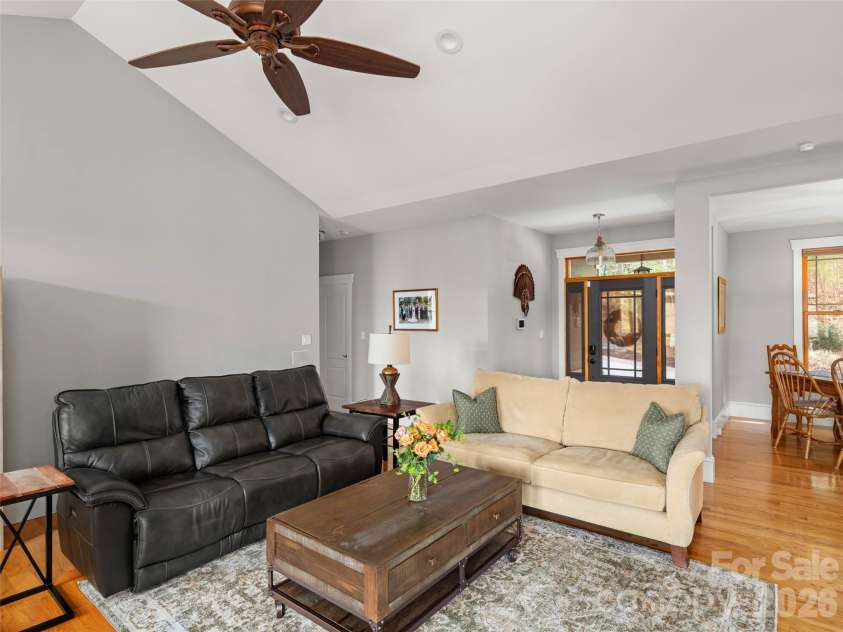 9 Stegall Lane, Asheville, NC 28805.  MLS# CAR4350787, YatesRealty ID 12994. 