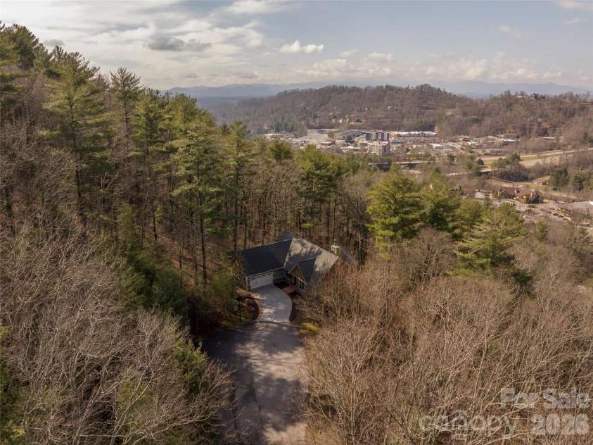 9 Stegall Lane, Asheville, NC 28805.  MLS# CAR4350787, YatesRealty ID 12994. 