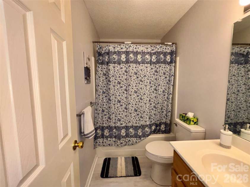 160 Whispering Pines Drive, Marion, NC 28752.  MLS# CAR4346254, YatesRealty ID 12995. Hall bath
