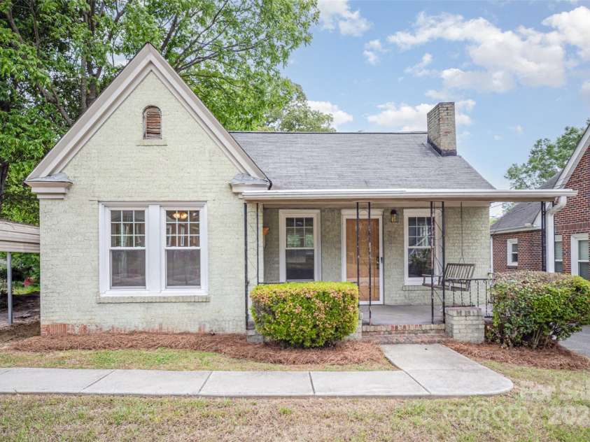 813 Ridge Avenue, Kannapolis, NC 28083.  MLS# CAR4255138, YatesRealty ID 12996. 