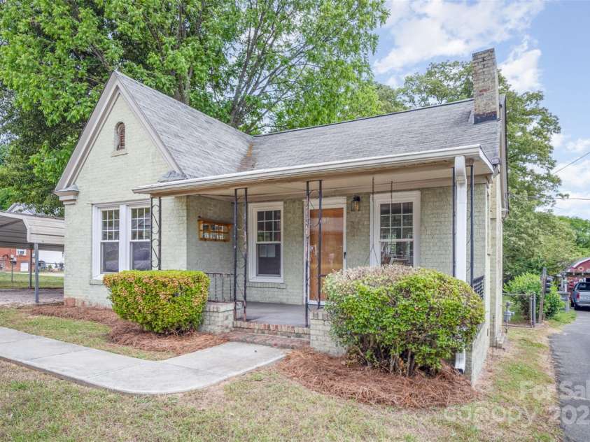813 Ridge Avenue, Kannapolis, NC 28083.  MLS# CAR4255138, YatesRealty ID 12996. 