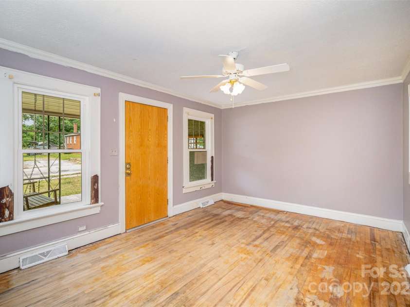 813 Ridge Avenue, Kannapolis, NC 28083.  MLS# CAR4255138, YatesRealty ID 12996. 