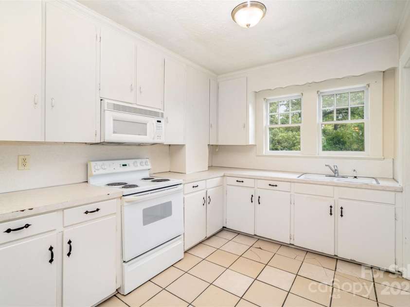 813 Ridge Avenue, Kannapolis, NC 28083.  MLS# CAR4255138, YatesRealty ID 12996. 