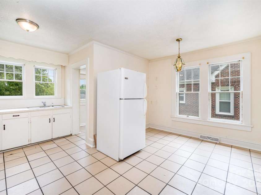 813 Ridge Avenue, Kannapolis, NC 28083.  MLS# CAR4255138, YatesRealty ID 12996. 