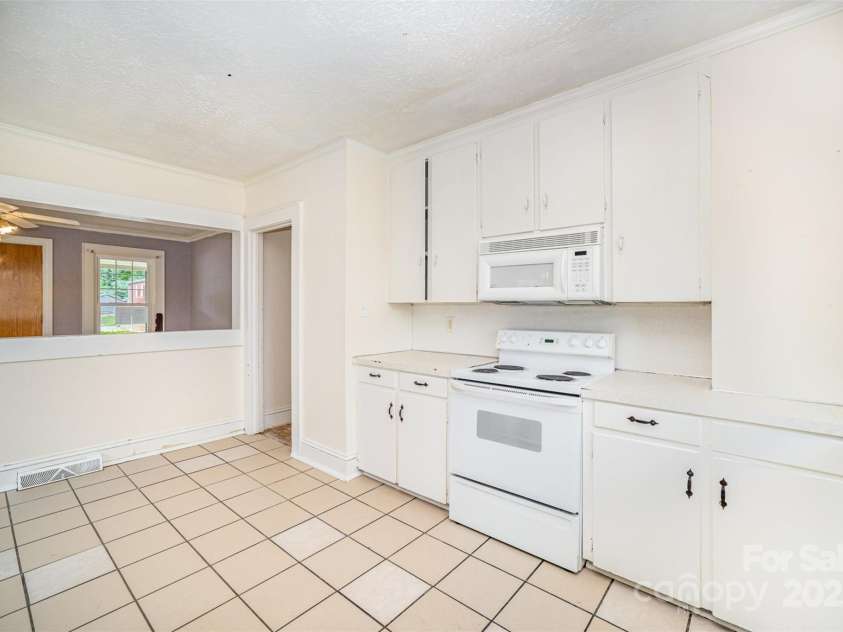 813 Ridge Avenue, Kannapolis, NC 28083.  MLS# CAR4255138, YatesRealty ID 12996. 