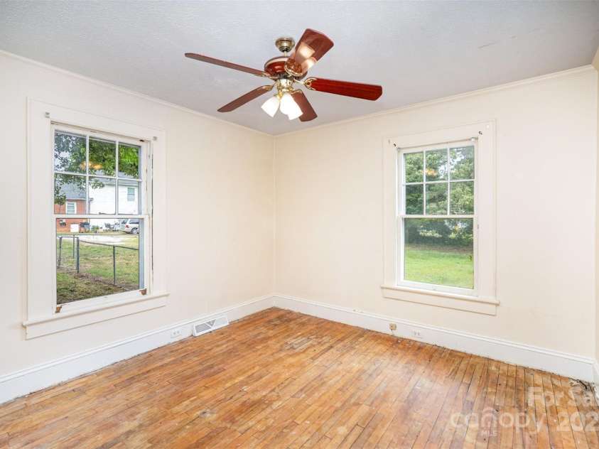 813 Ridge Avenue, Kannapolis, NC 28083.  MLS# CAR4255138, YatesRealty ID 12996. 