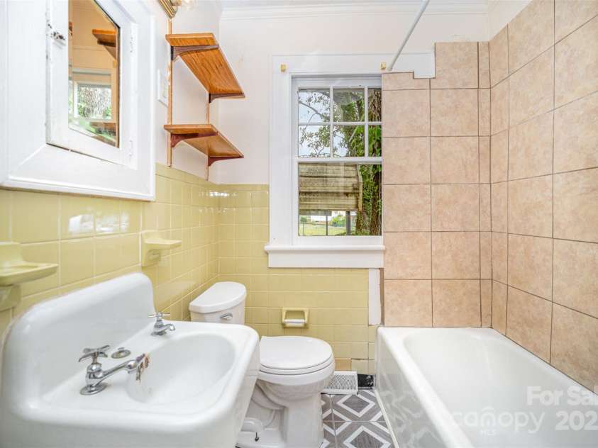 813 Ridge Avenue, Kannapolis, NC 28083.  MLS# CAR4255138, YatesRealty ID 12996. 